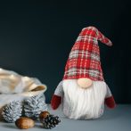   Karácsonyi skandináv manó dekoráció, kockás sapkával, 40 cm