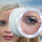   Kozmetikai nagyító tükör – többszörös nagyítással, a tükör minden irányban dönthető